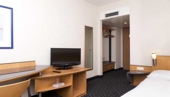 Hotel Days Inn Berlin City South poza 3